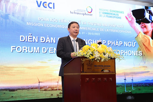 Ông Dương Anh Đức, Phó Chủ tịch Ủy ban Nhân dân Thành phố Hồ Chí Minh phát biểu khai mạc diễn đàn