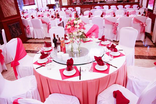 HoaBinh Group chuyên cho thuê ghế Banquet uy tín giá rẻ