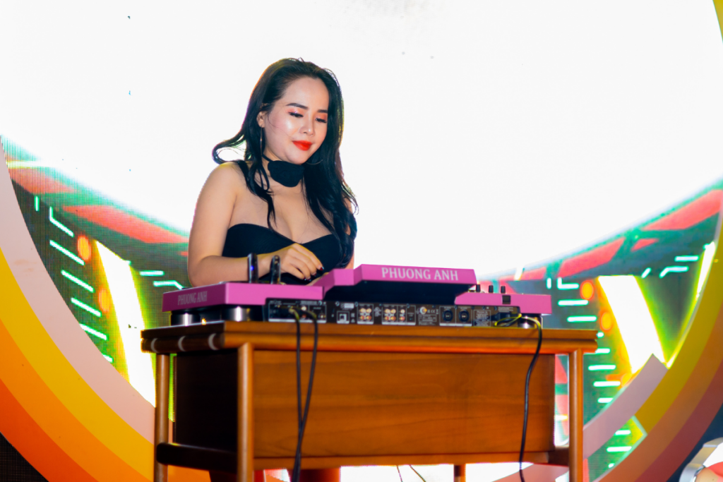 DJ Phuong Anh performed at the event